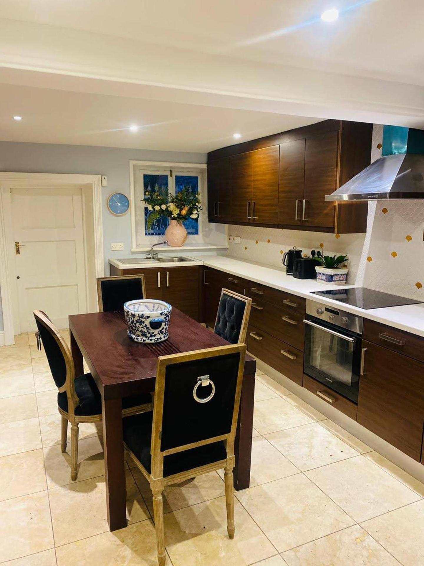 Beautiful 4-bed House In Holiday home *